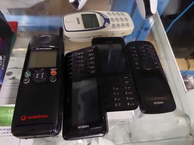 Lot 2145 - Bag containing various mobile phones