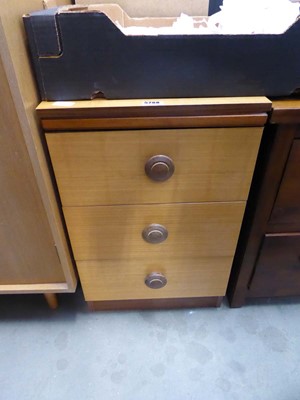 Lot 5268 - Maple finish 3 drawer bedside cabinet