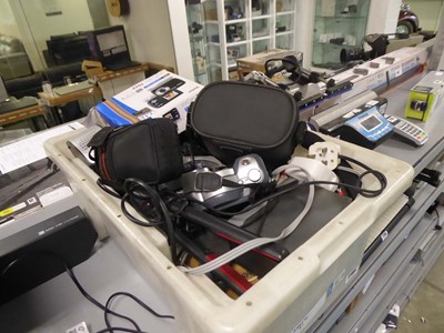 Lot 2195 - Box containing cameras and camera equipment