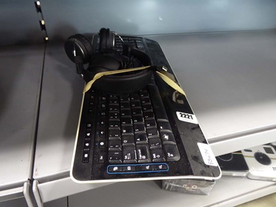 Lot 2221 - Microsoft wireless keyboard 3000 version 2...
