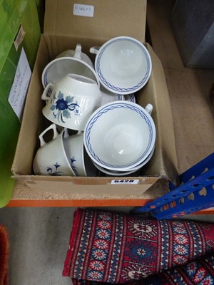 Lot 5428 - Box containing floral patterned Adams crockery