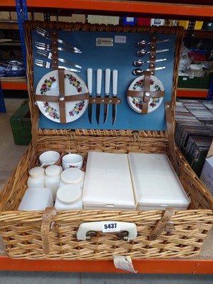 Lot 5437 - Wicker picnic basket