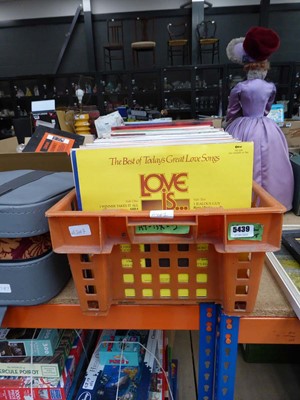 Lot 5439 - Box containing vinyl records