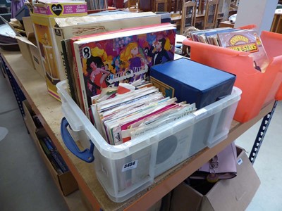 Lot 5454 - Box containing vinyl records