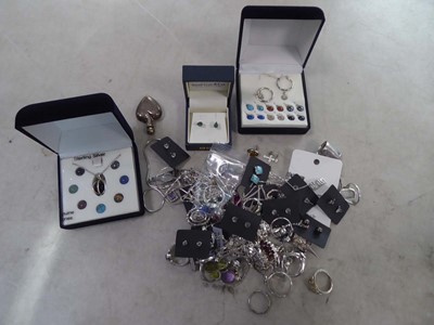 Lot 2264 - A group of silver and silver coloured...