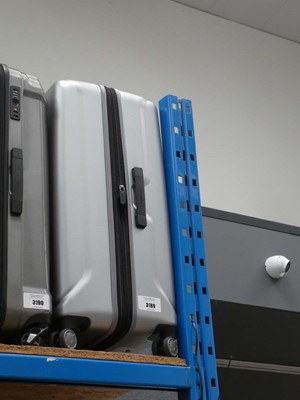Lot 3189 - Large hard shelled silver Samsonite suitcase