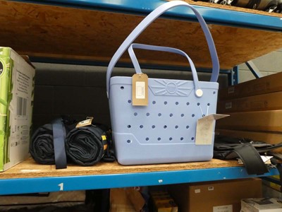 Lot 3203 - 2 Columbia blankets plus a beach bag and backpack