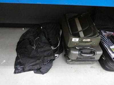 Lot 3216 - 2 bags plus 2 suitcases