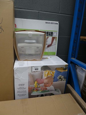 Lot 3222 - Baby snug stair gate, cold water steriliser etc.