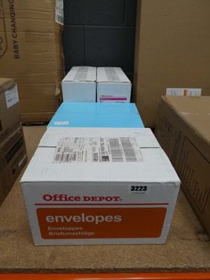 Lot 3223 - 4 boxes of envelopes