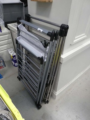 Lot 3232 - 2 clothes airers