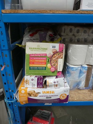 Lot 3242 - Boxed of cat and dog food plus 3 large bags of...