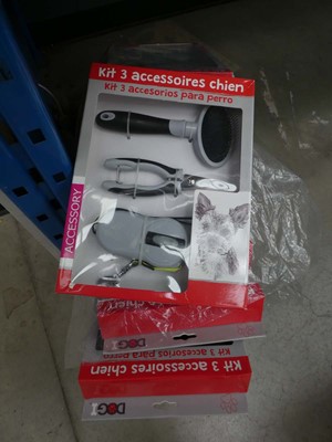 Lot 3243 - Bag of dog accessories