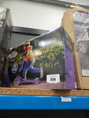 Lot 3270 - Kids scooter