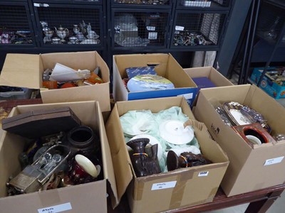 Lot 5530 - 6 boxes of Royal Worcester and other crockery...