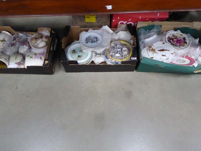 Lot 5536 - 2 boxes of Fuchsia patterned crockery plus...