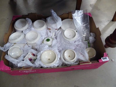 Lot 5547 - Box containing Fuchsia patterned crockery