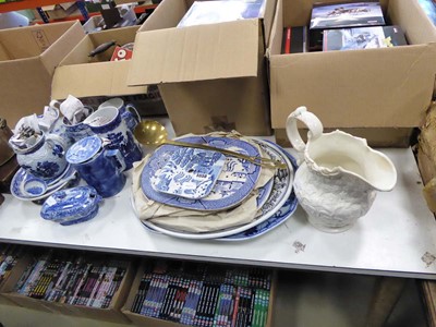 Lot 5550 - Quantity of blue and white crockery inc. jugs,...