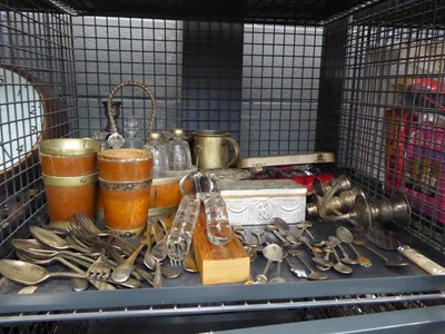 Lot 5619 - Cage containing sovereign spoons, loose...