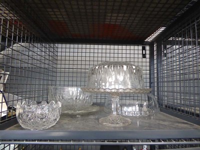 Lot 5582 - Cage of various glass dishes