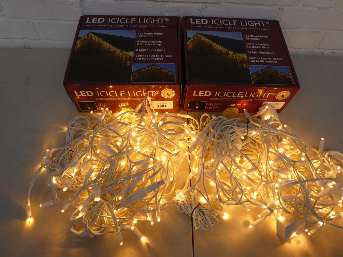 Lot 2 boxed sets of LED icicle lights (4m length)...