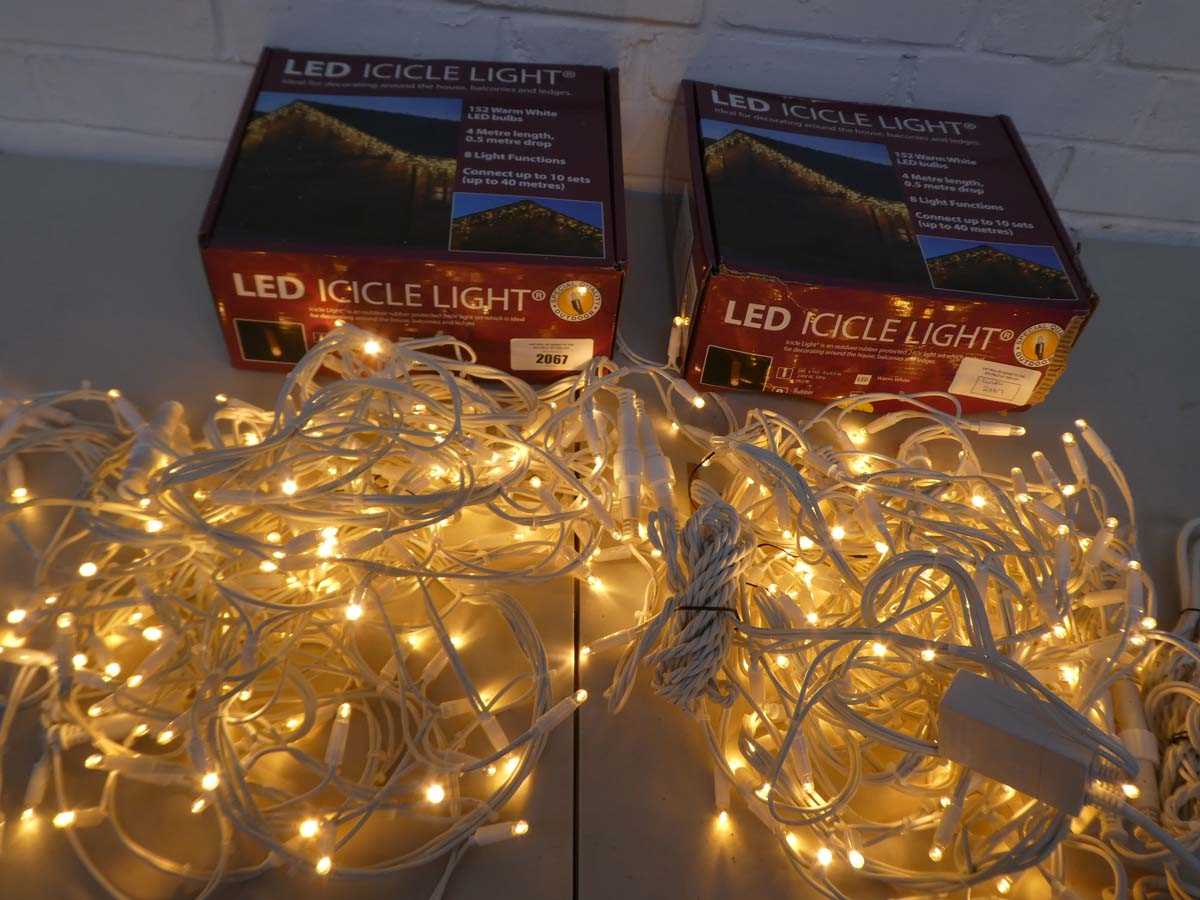 Lot 2 boxed sets of LED icicle lights (4m length)...