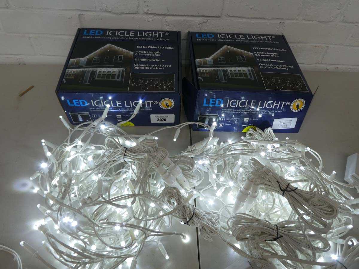 Lot 2 sets of boxed LED icicle lights (4m length)...