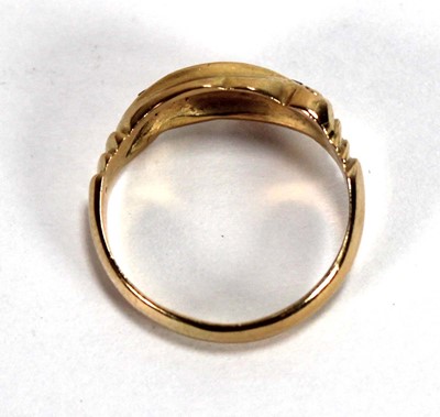 Lot 526 - An 18ct yellow gold ring set five small...