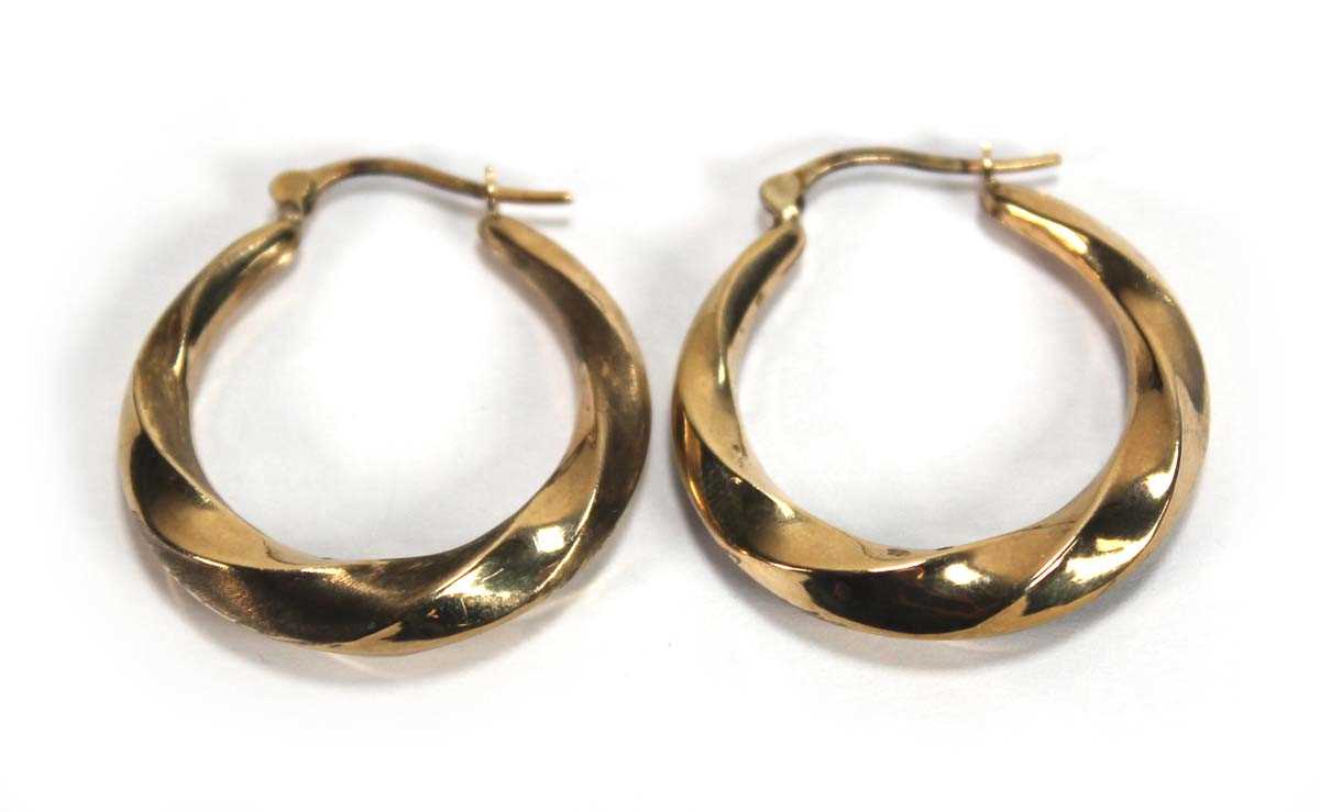 Lot 533 - A pair of 9ct yellow gold hollow ear hoops, l....