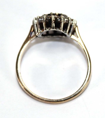 Lot 537 - A 9ct yellow gold cluster ring set oval...