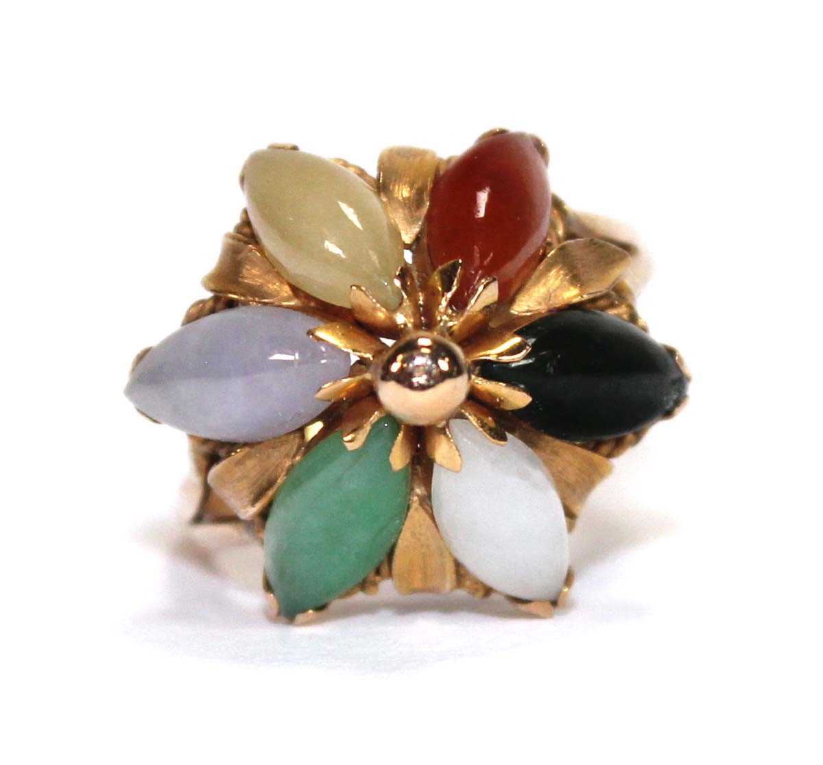 Lot 538 - A yellow metal cluster ring set coloured...
