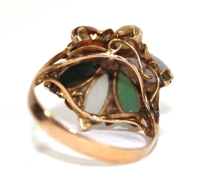 Lot 538 - A yellow metal cluster ring set coloured...