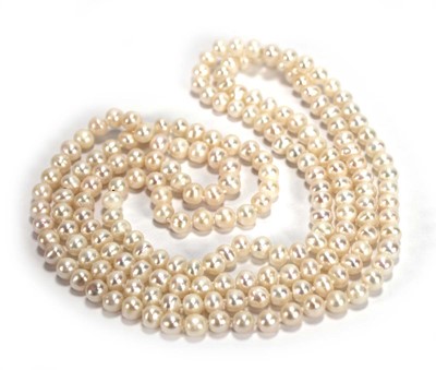 Lot 542 - A single strand continuous cultured pearl...