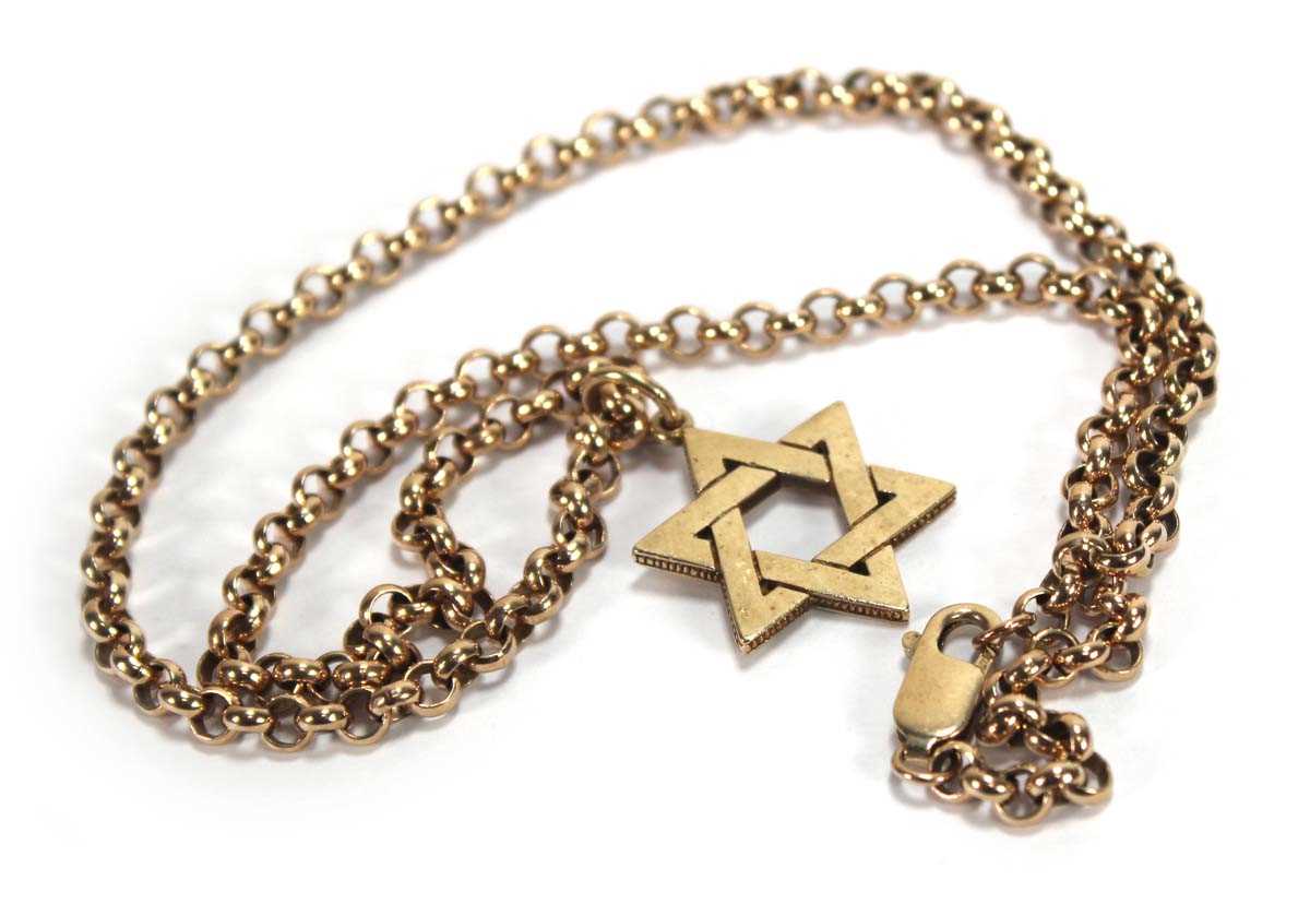 Lot 551 - A 9ct yellow gold chainlink necklace...