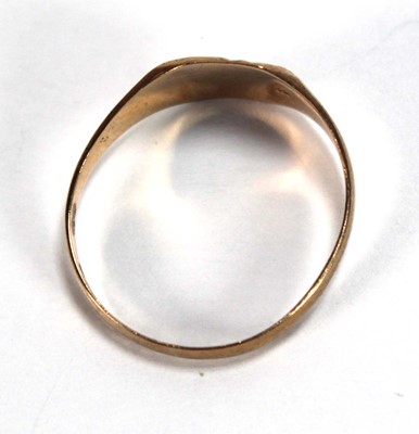 Lot 555 - A 9ct yellow gold signet ring, Birmingham 1979,...