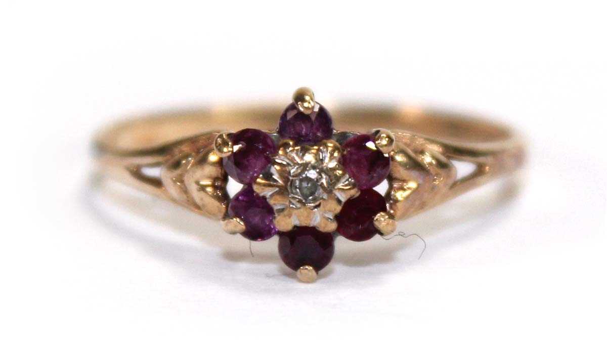 Lot 561 - A 9ct yellow gold cluster ring set small...