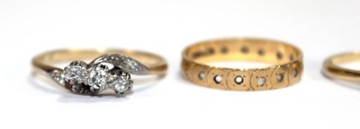 Lot 568 - An 18ct yellow gold ring set small diamond,...