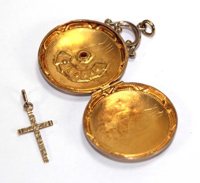 Lot 579 - An Edwardian 9ct yellow gold locket set red...