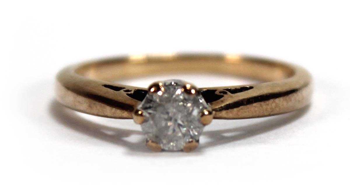 Lot 584 - A 9ct yellow gold ring set brilliant cut...