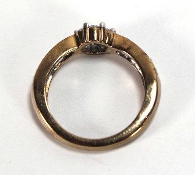 Lot 590 - A 9ct yellow gold cluster ring set seven small...