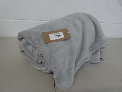 Lot 1256 - Large grey throw