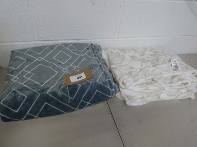 Lot 1261 - x2 Life Comfort patterned throws