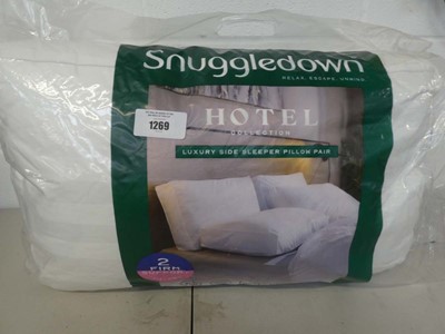 Lot 1269 - Snuggledown hotel collection luxury side...