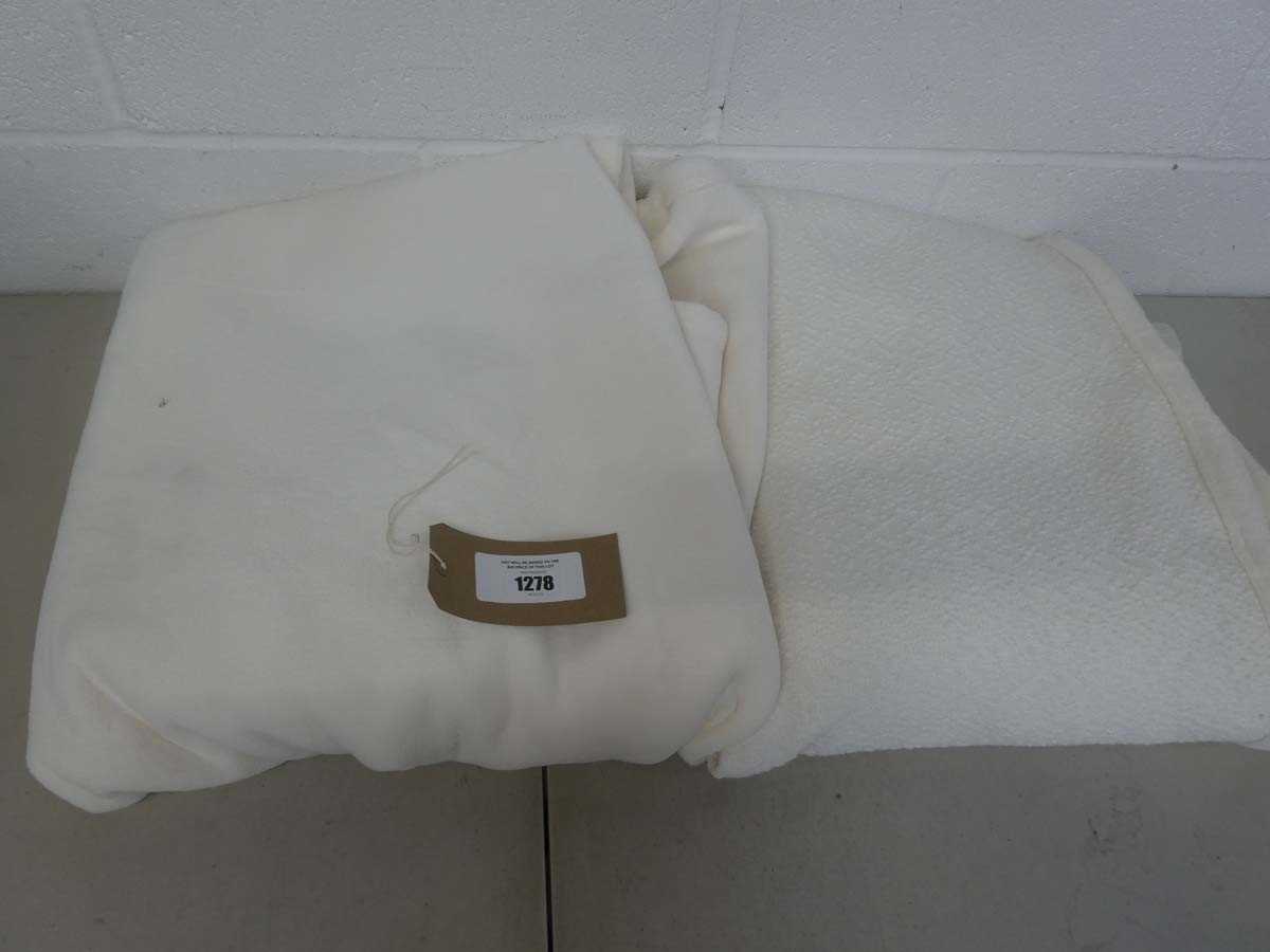 Lot 1278 - x2 Jennifer Adams cream throws