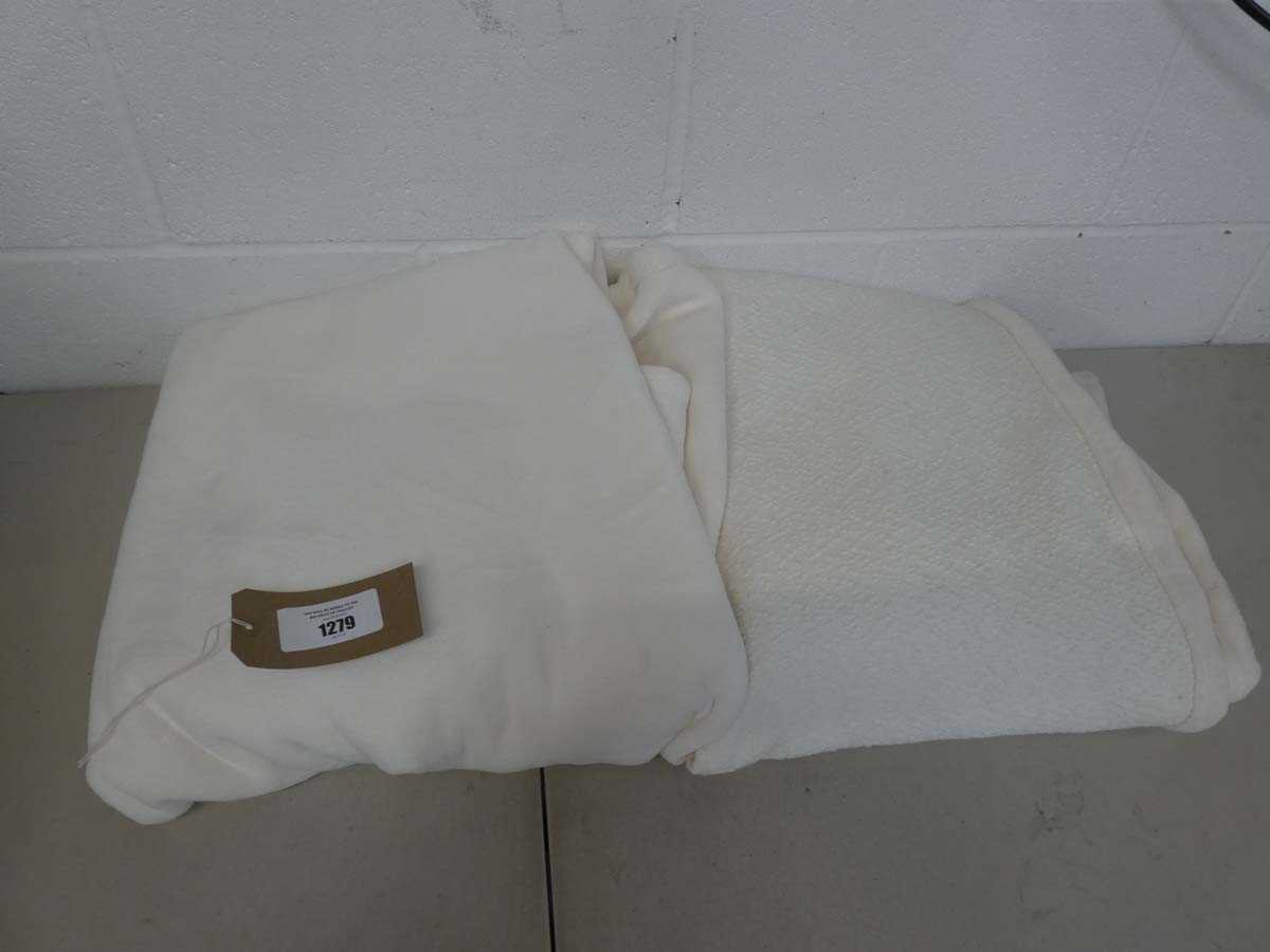 Lot 1279 - x2 Jennifer Adams cream throws