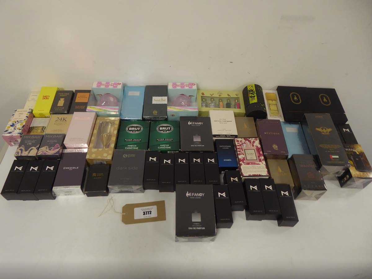 Lot Large selection of various perfumes