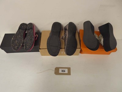Lot 3x Boxed pairs of sandals to include Hotter...