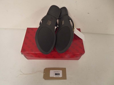 Lot Guess Los Angeles landrue sandals in black...