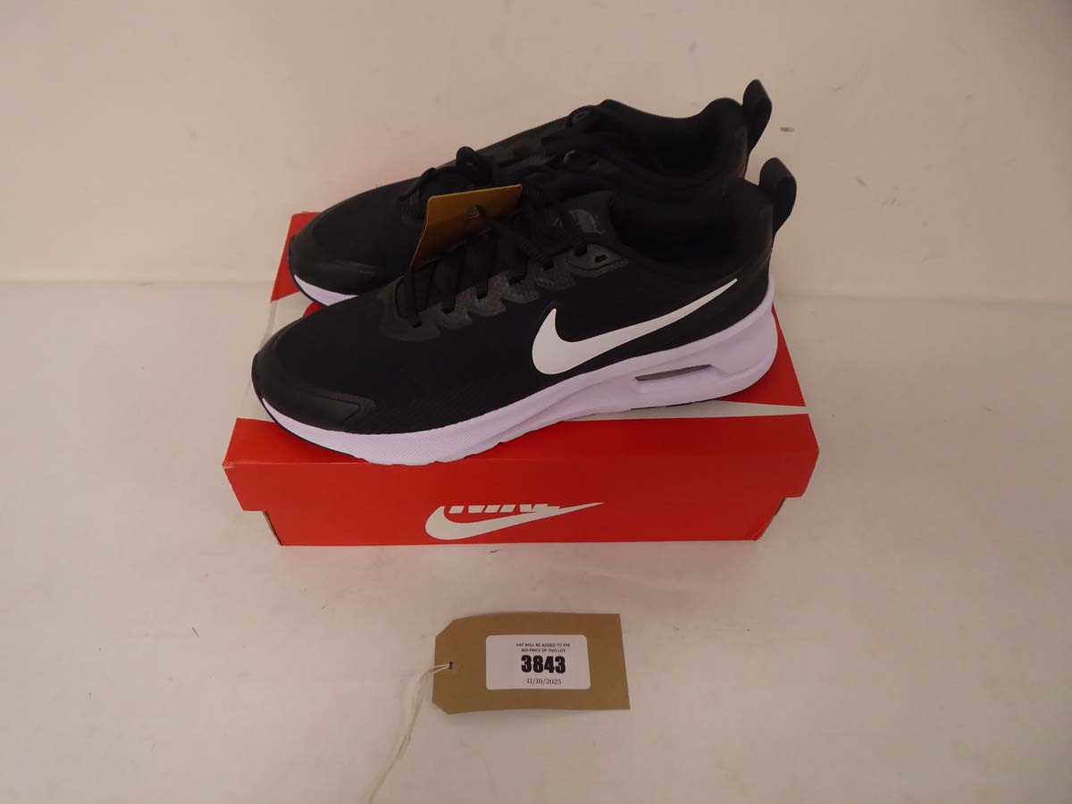 Lot Nike air max nuaxis trainers in black size...