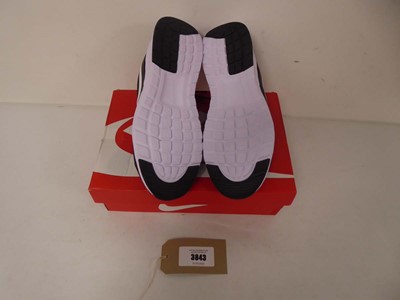 Lot Nike air max nuaxis trainers in black size...